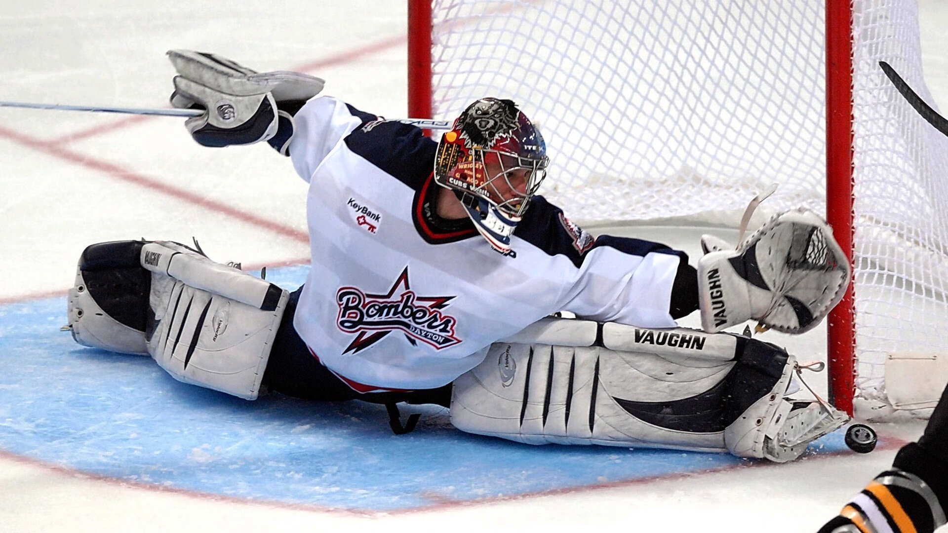 关键封盖：李磊最后封堵对手的必杀球！